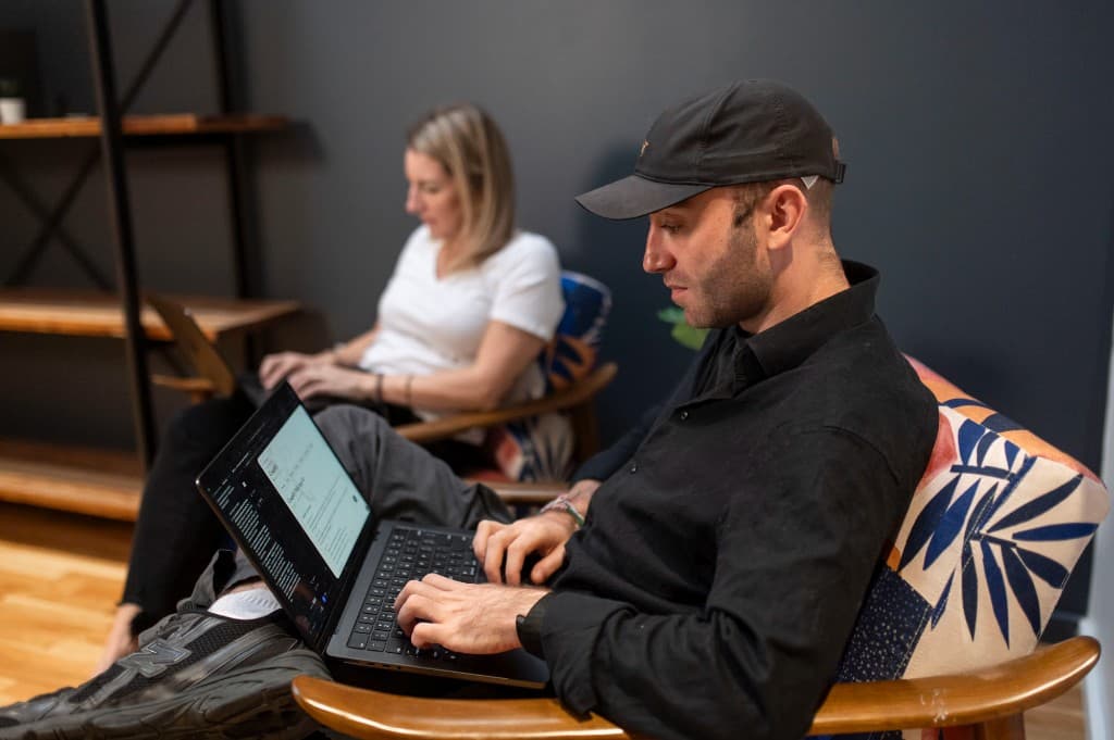 Harry working alongside Nicole